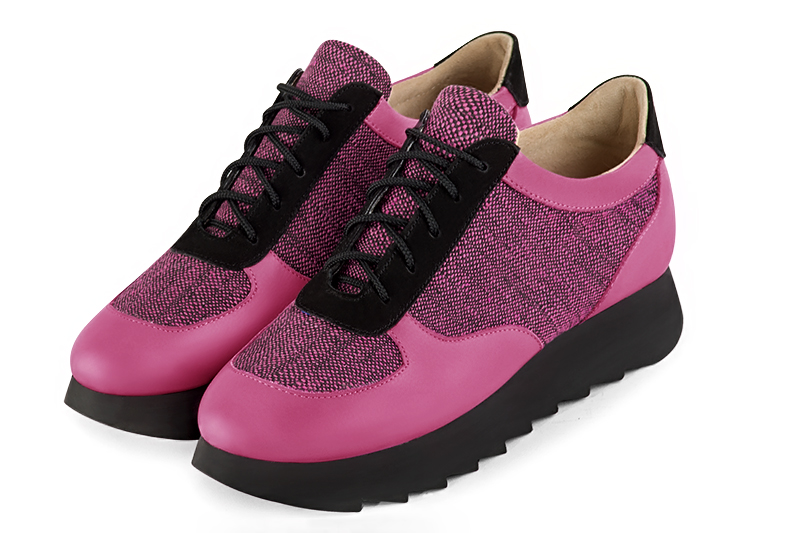 Basket femme habill e rose fuchsia et noir mat. Semelle paisse